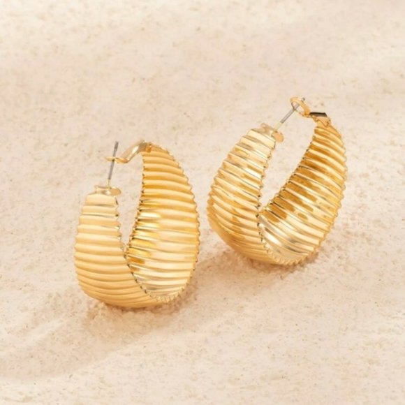 *Neci* Bangle Earrings - Picture 6 of 6